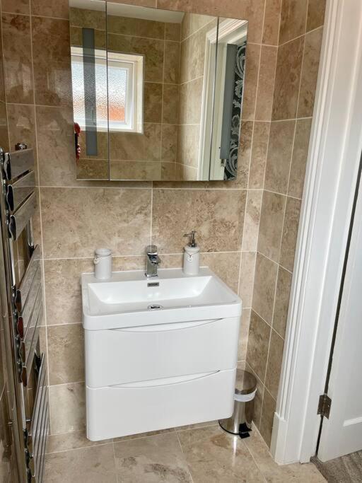 Modern 2 Bed Flat W Parking, Dog Friendly, Central Bournemouth Exterior foto